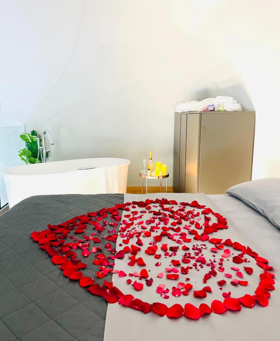 Jacuzzi Luxury Apartment In The Town Centre Турин Экстерьер фото