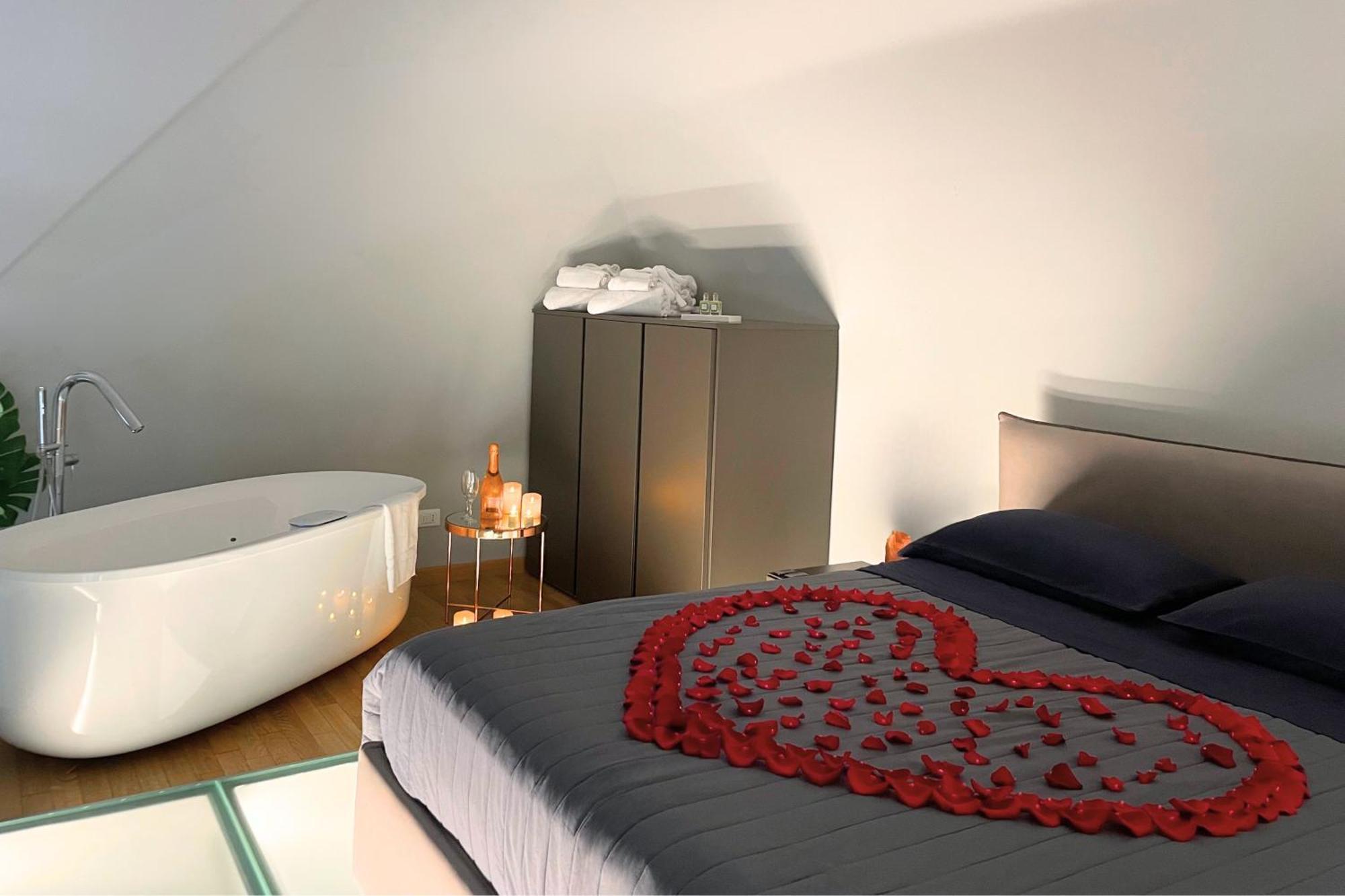 Jacuzzi Luxury Apartment In The Town Centre Турин Экстерьер фото