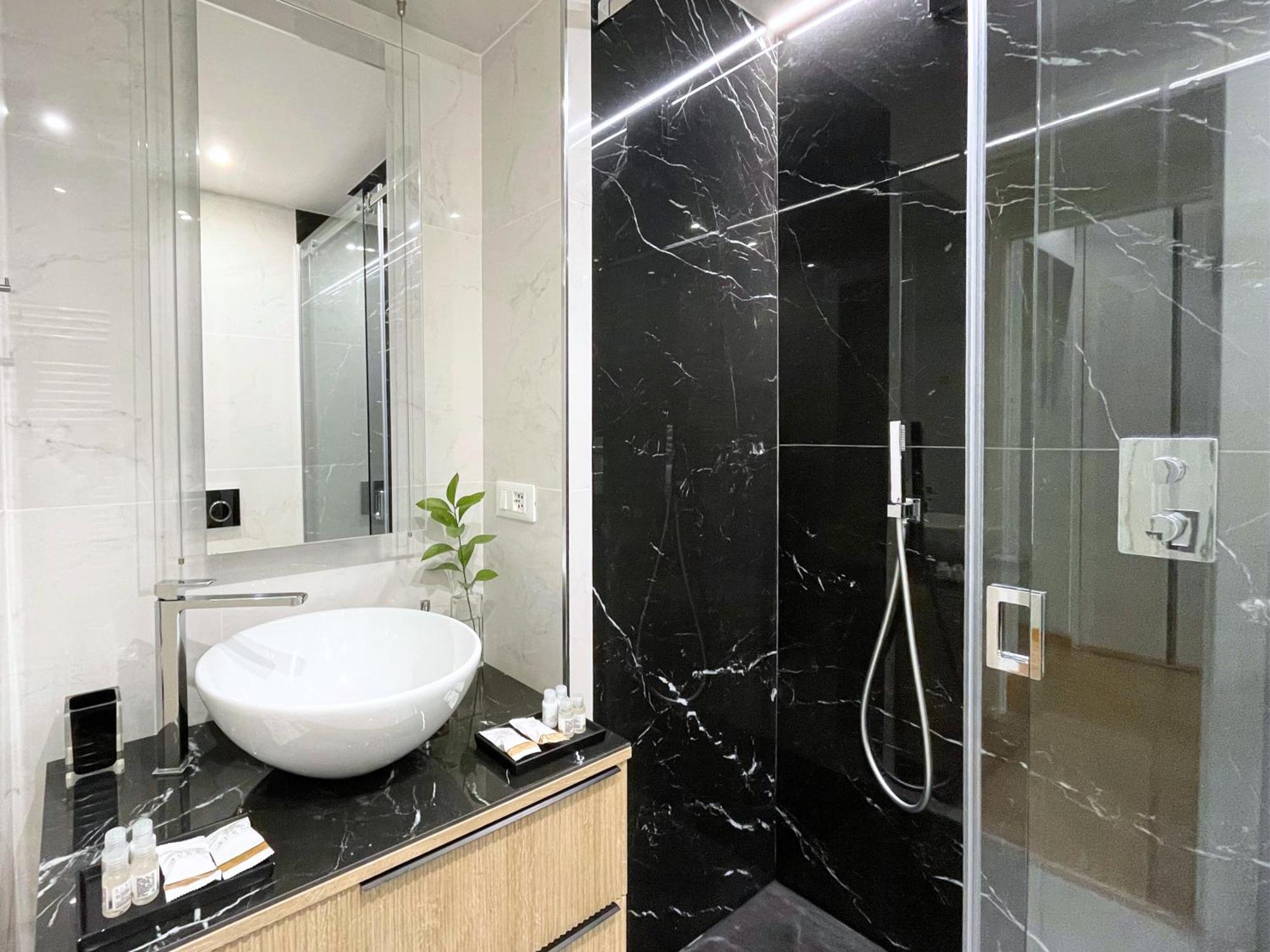 Jacuzzi Luxury Apartment In The Town Centre Турин Экстерьер фото