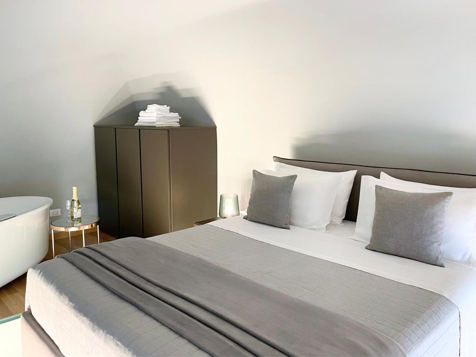 Jacuzzi Luxury Apartment In The Town Centre Турин Экстерьер фото